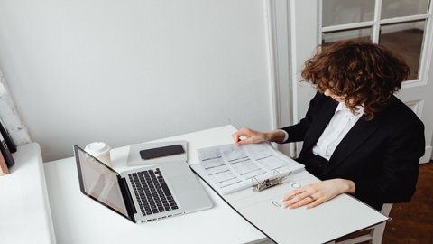 跨境物流企業(yè)應(yīng)實(shí)現(xiàn)智能申報(bào)物流業(yè)務(wù)。