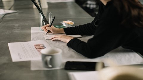 Temu平臺備貨政策：嚴(yán)格控制庫存，鼓勵快速周轉(zhuǎn)。