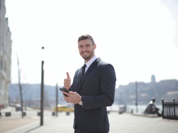 第三國(guó)續(xù)簽通道關(guān)閉，國(guó)籍國(guó)申請(qǐng)成硬性要求