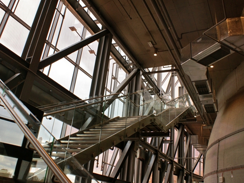 恒生銀行與匯豐銀行關(guān)系怎么樣？哪個(gè)比較好？