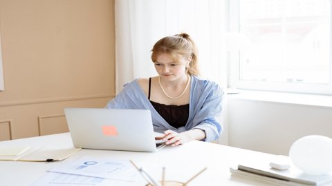 出口海外倉(cāng)模式通關(guān)風(fēng)險(xiǎn)：貿(mào)易壁壘、物流延遲、檢驗(yàn)檢疫等問(wèn)題需防范